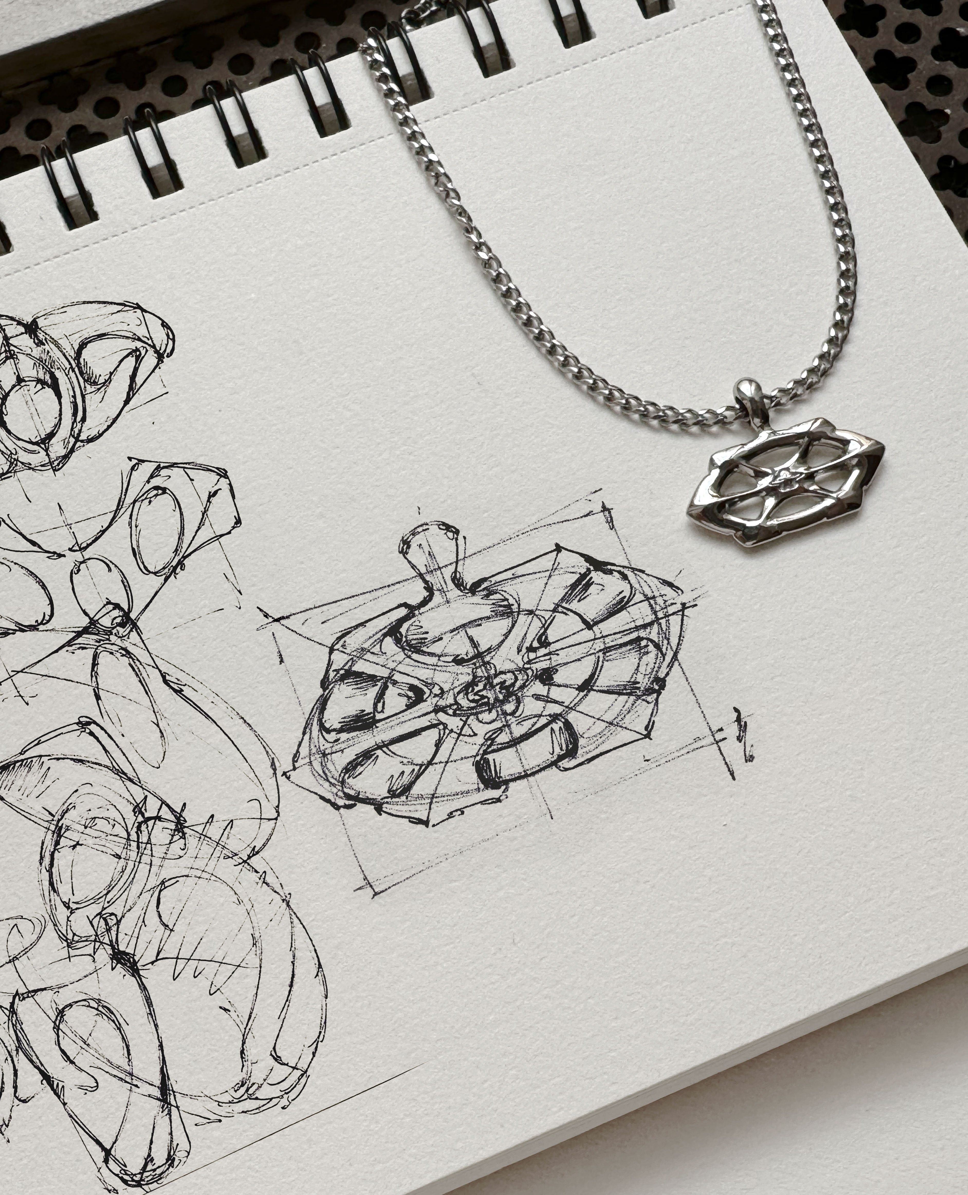 DYST PENDANT