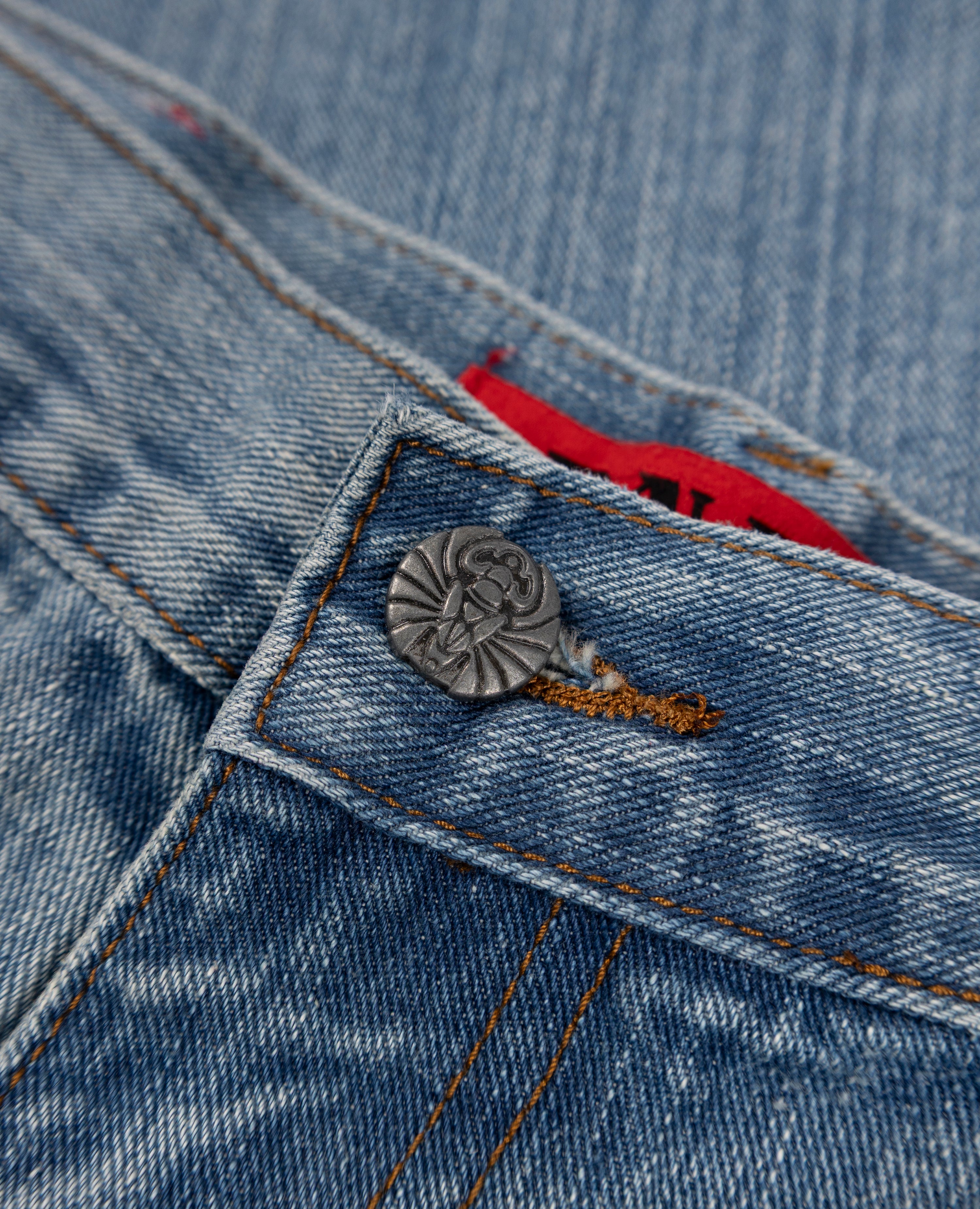 LOOSE-FIT EVERYDAY DENIM