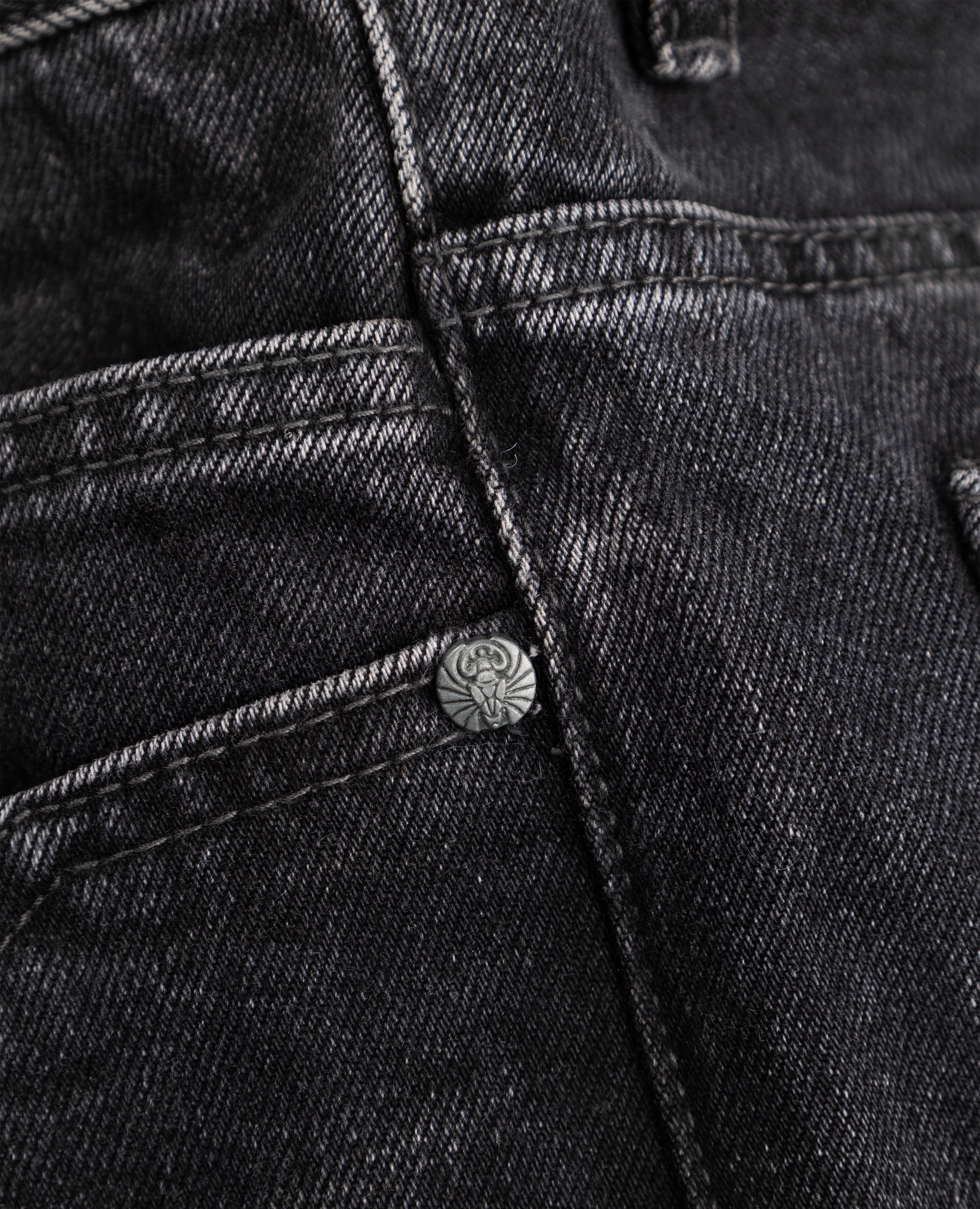 ULTRA-LOOSE FIT EVERYDAY DENIM