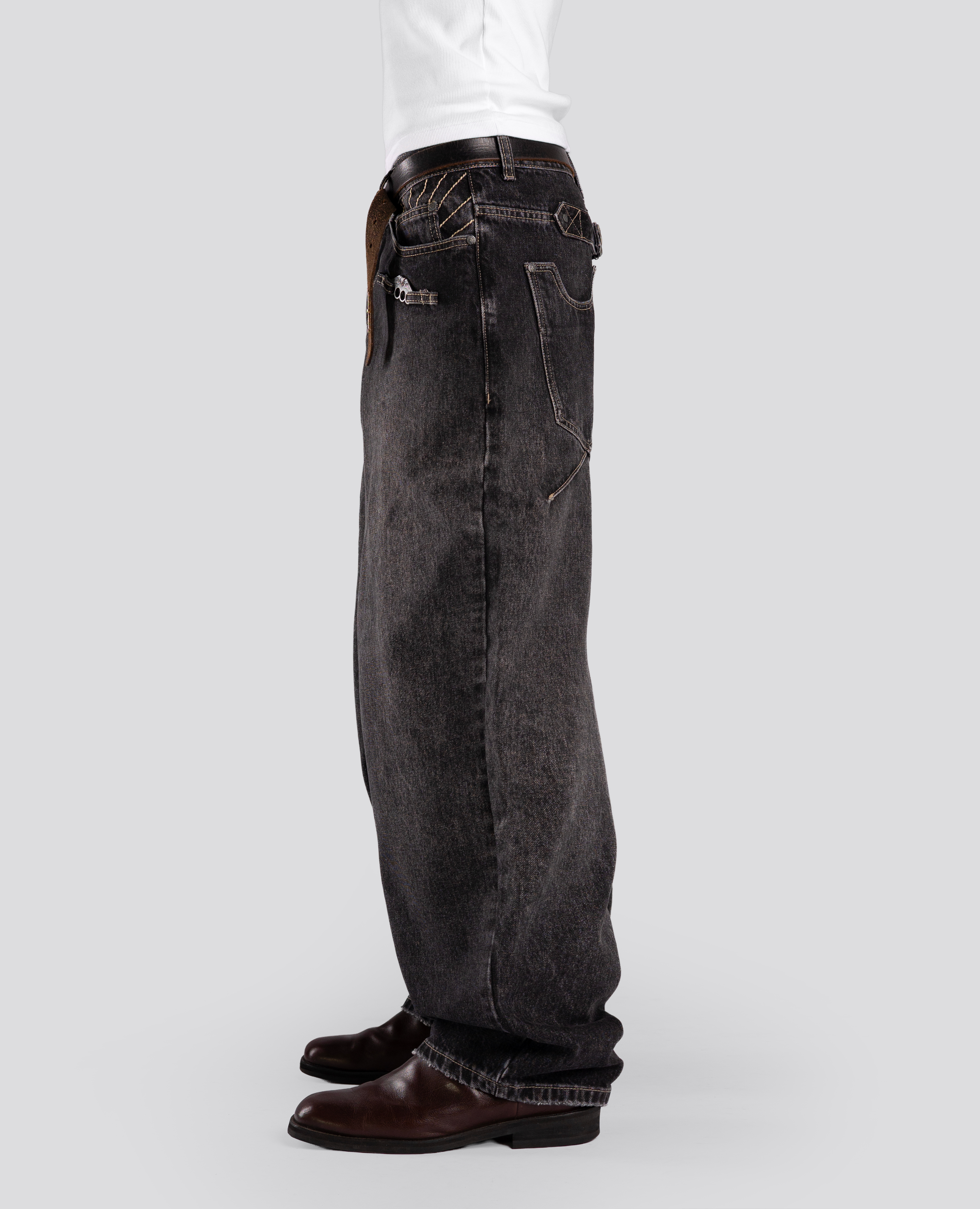 BLACK KNUCKLE LOOSE-FIT DENIM
