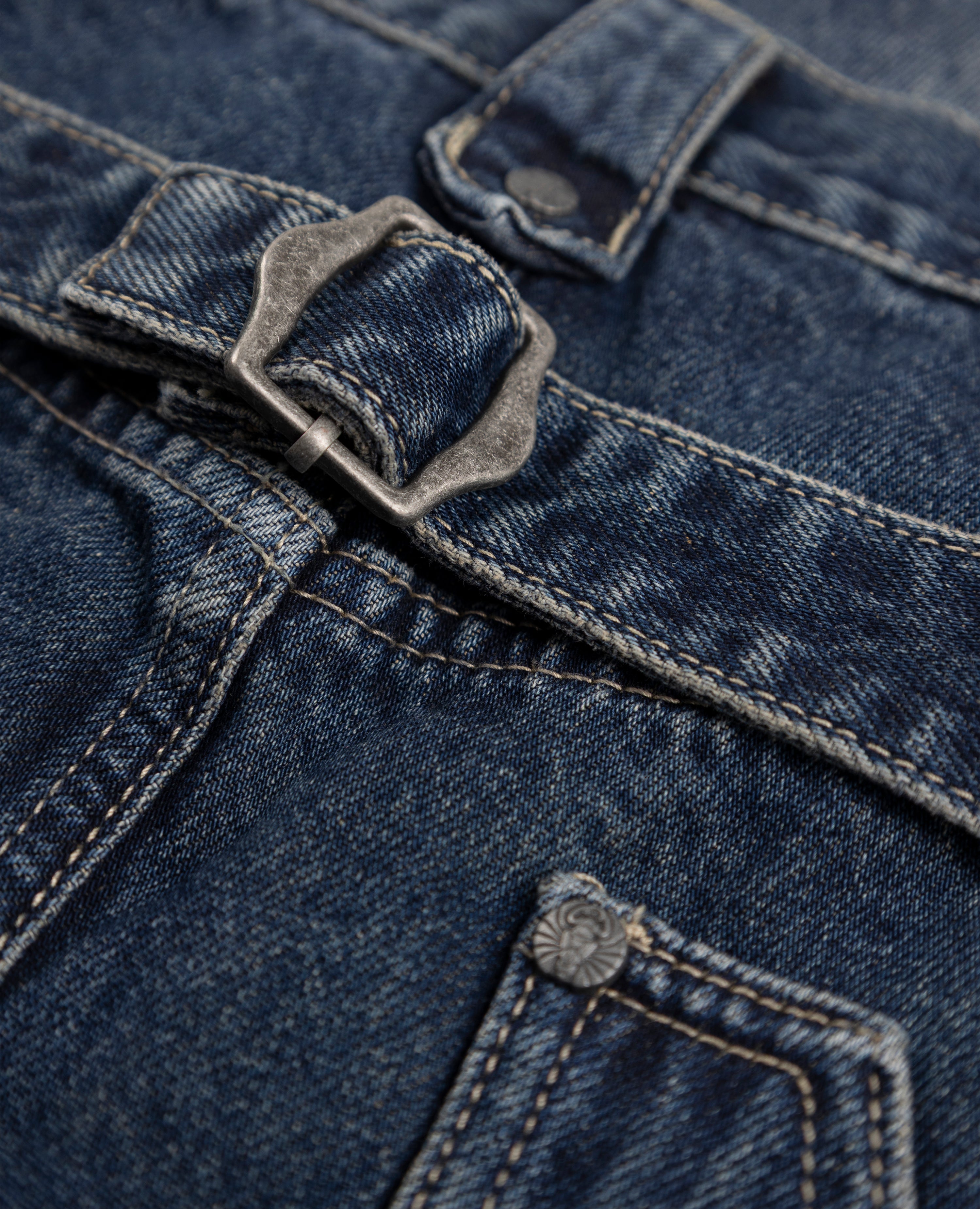 BLUE KNUCKLE LOOSE-FIT DENIM