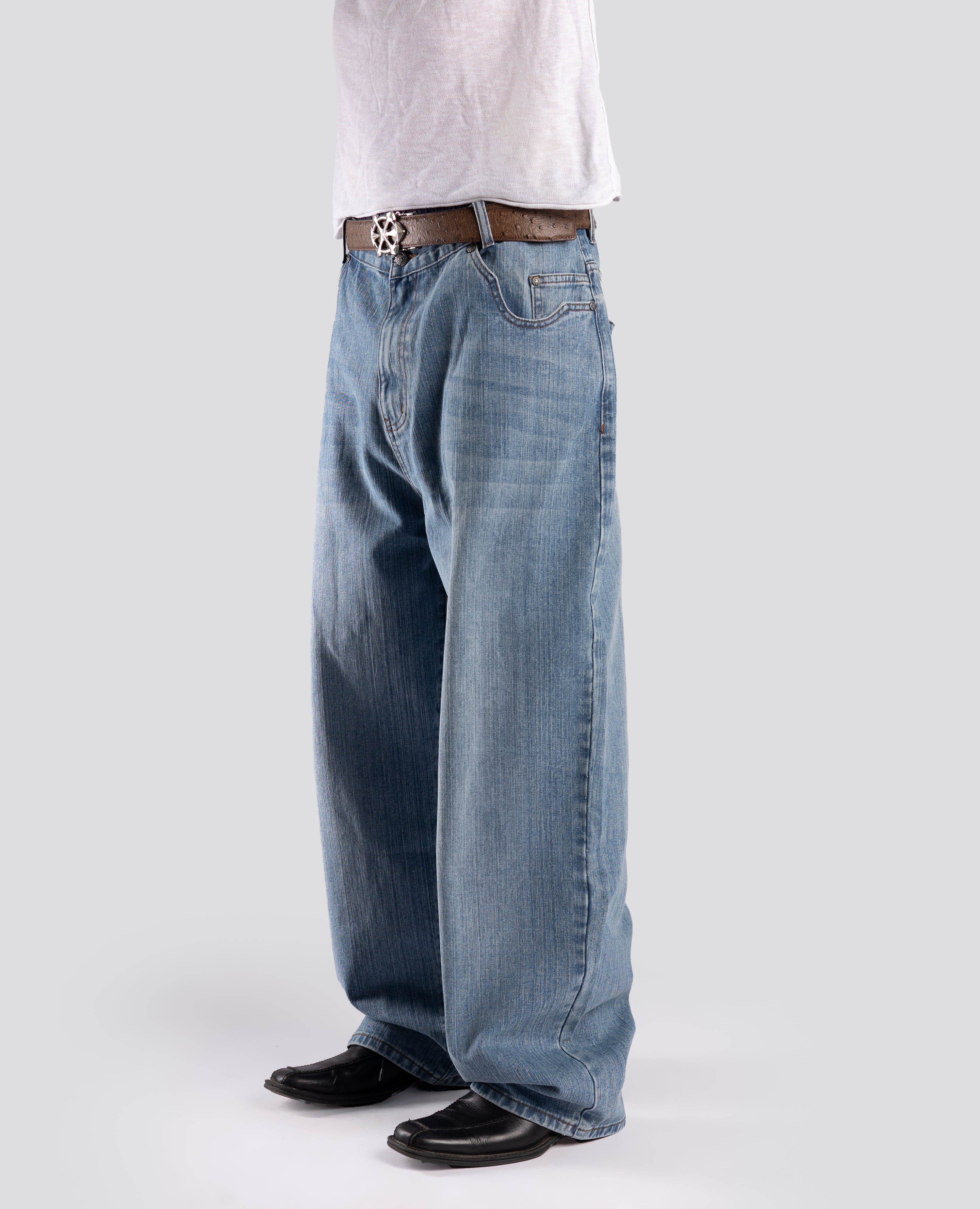 LOOSE-FIT EVERYDAY DENIM